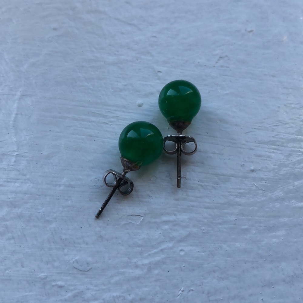 Jade post earrings - Picture 2 of 3